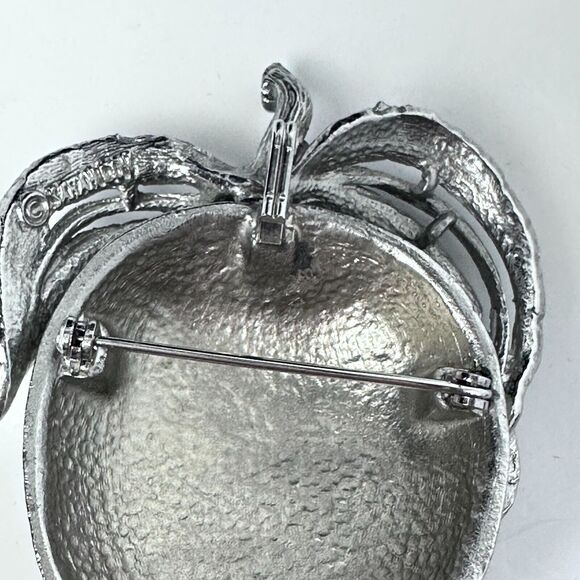 Sarah Coventry Vintage Silver Tone Apple Delight Brooch Pin Fashion Accessory I - Picture 14 of 16